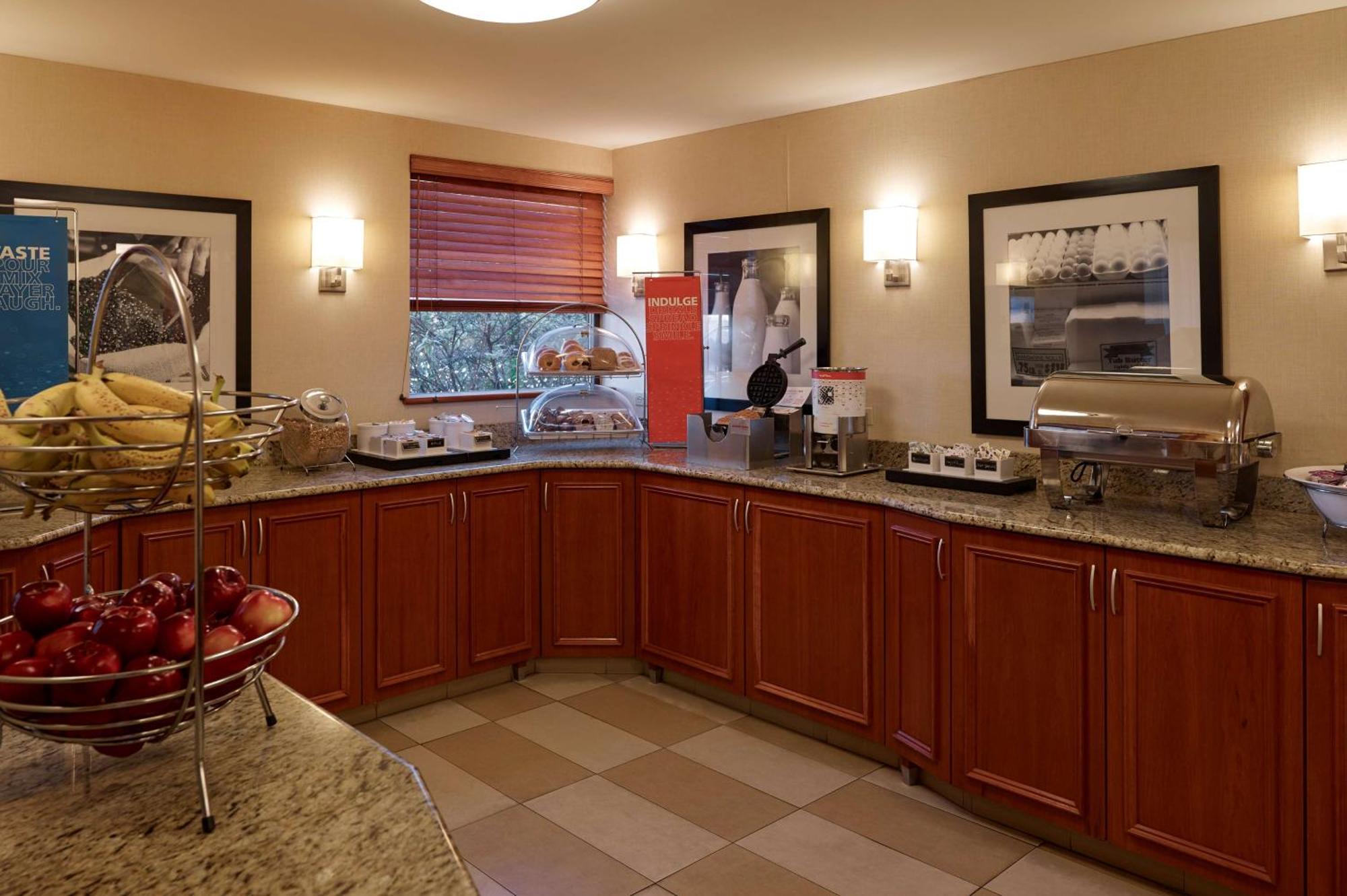 Hampton Inn Portland-Airport South Portland Esterno foto