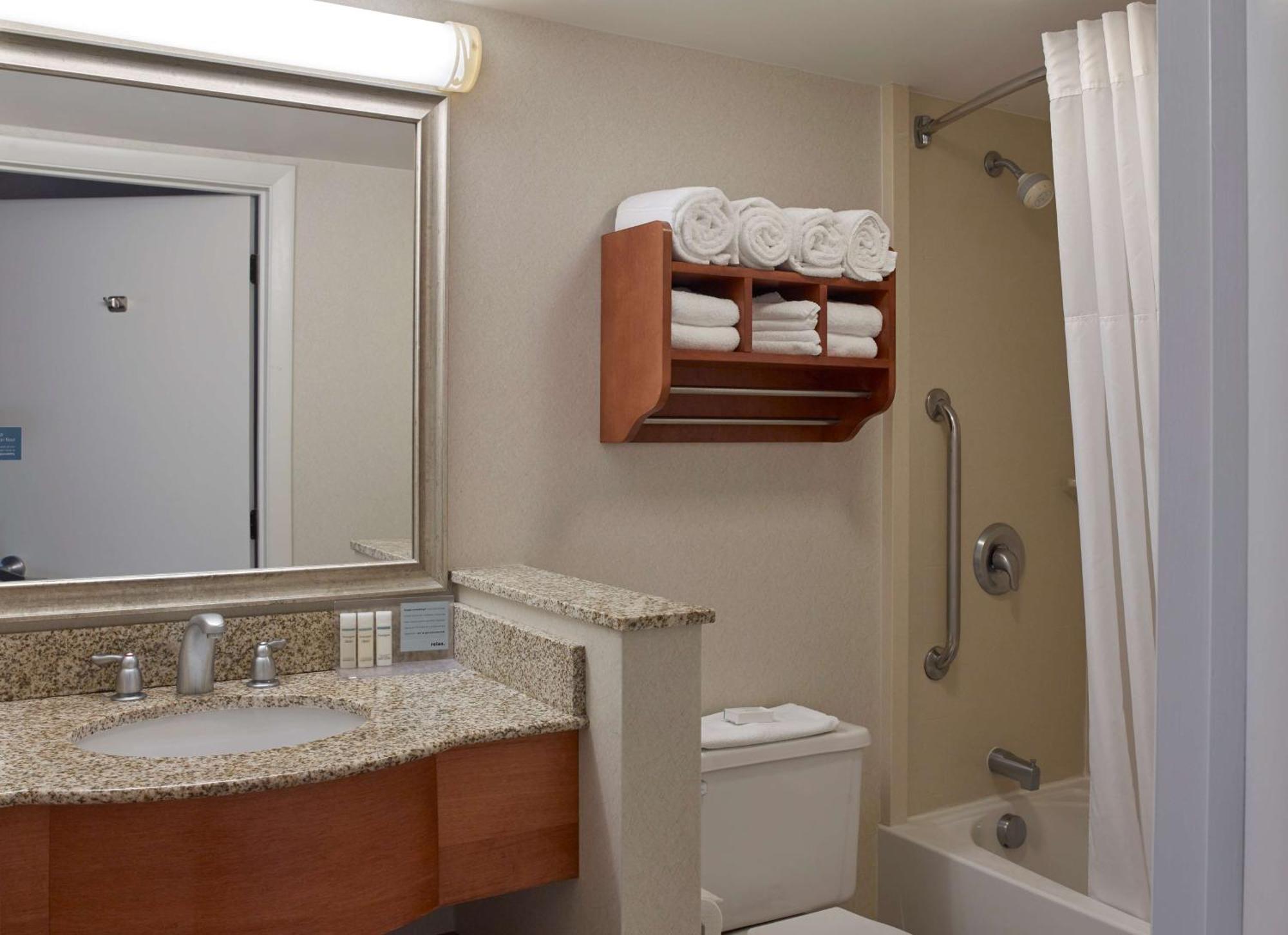 Hampton Inn Portland-Airport South Portland Esterno foto